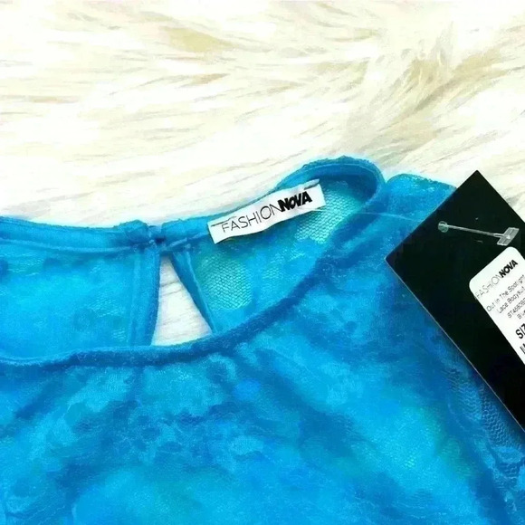Fashion Nova Out In The Spotlight Blue Lace Bodysuit XS NWT - Picture 3 of 10